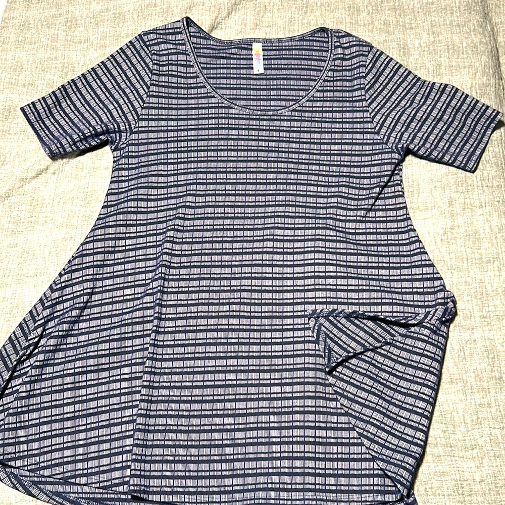 LuLaRoe Classic T top navy blue pattern size S